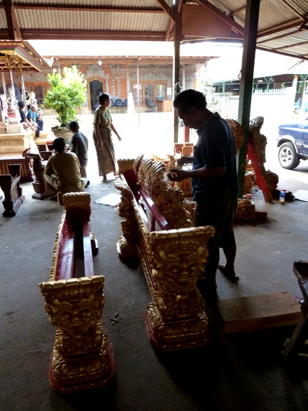 Painting actual gold, not paint, onto the instruments at the gamelan foundry in Blahbatuh, Bali. Painting actual gold, not paint, onto the instruments at the gamelan foundry in Blahbatuh, Bali.