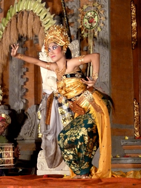 Bumble Bee Dance at Ubud Palace, Ubud, Bali. Bumble Bee Dance at Ubud Palace, Ubud, Bali.