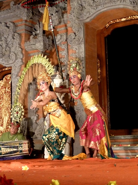 Bumble Bee Dance at Ubud Palace, Ubud, Bali. Bumble Bee Dance at Ubud Palace, Ubud, Bali.