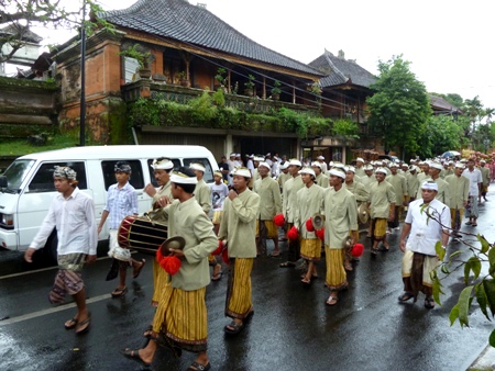 Procession to a temple ceremony at Pura Marajun Agung, Ubud, Bali.
