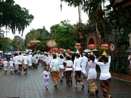 Procession to a temple ceremony at Pura Marajun Agung, Ubud, Bali.