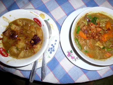 Potato curry and vegetable curry at Warung Baru in Solo, Java. Potato curry and vegetable curry at Warung Baru in Solo, Java.