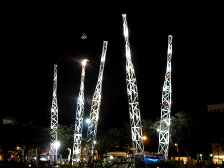 The insane bungie people launcher and extreme swing at Clarke Quay, Singapore. The insane bungie people launcher and extreme swing at Clarke Quay, Singapore.