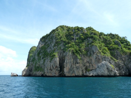 A standardly glorious cliff view and brilliant waters at Ko Phi Phi Don, Thailand.