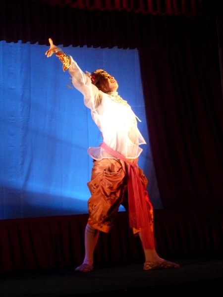 A traditional Burmese dance at Mintha Theater in Mandalay, Myanmar. A traditional Burmese dance at Mintha Theater in Mandalay, Myanmar.