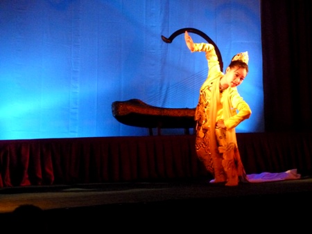 A traditional Burmese dance at Mintha Theater in Mandalay, Myanmar. A traditional Burmese dance at Mintha Theater in Mandalay, Myanmar.
