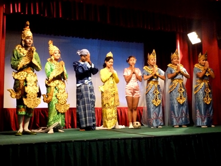 Traditional Burmese dancers at Mintha Theater in Mandalay, Myanmar. Traditional Burmese dancers at Mintha Theater in Mandalay, Myanmar.