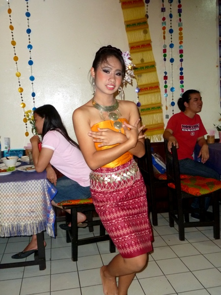 Traditional Thai dance at May Kaidee's in Banglamphu, Bangkok, Thailand.