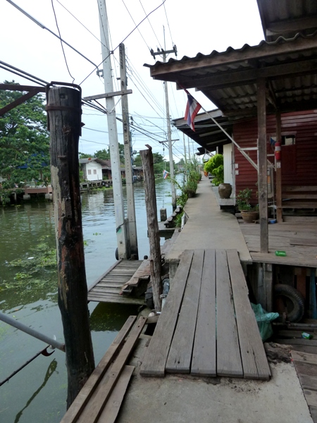 The scenic walkway down the main canal in Damnoen Saduak, Thailand.