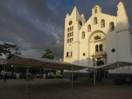 Sunset at the Catedral de San Marcos in Tuxtla Gutierrez, Mexico.