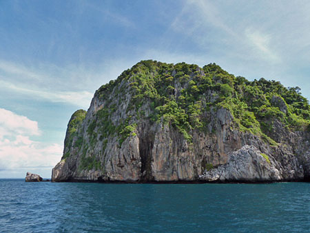 A standardly glorious cliff view and brilliant waters at Ko Phi Phi Don, Thailand.