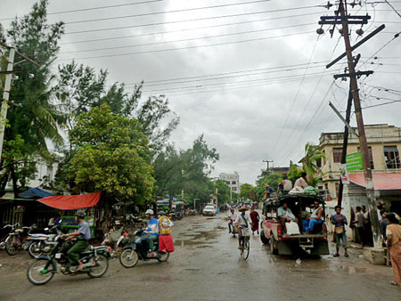 A standard raw street scene in Mandalay, Myanmar.