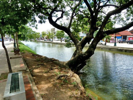 Ah, yes! The moat around the Old Town section of Chiang Mai, Thailand. Relaxing, isn't it?