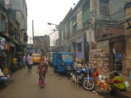 A smokey alley scene in Kolkata, India.