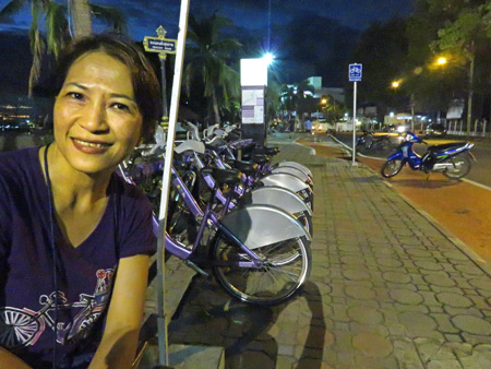 A lady I met on the walkway by the Nan river in Phitsanulok, Thailand.