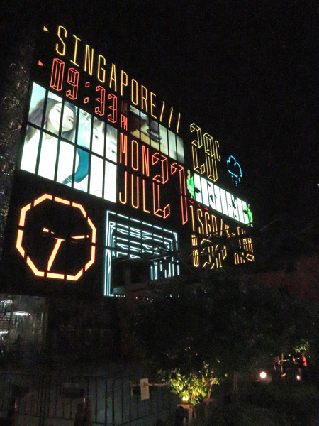 A gigantic animated billboard on Thanon Naradhiwas Rajanagarindra in Bangkok, Thailand.