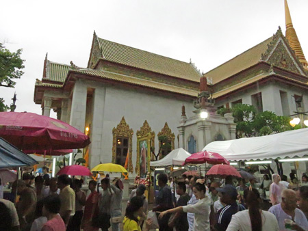 A Buddhist ceremony at Wat Bowonniwet Vihara in Phra Nakhon, Bangkok, Thailand.