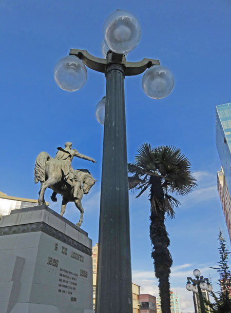 Pole position with a statue in La Paz, Bolivia.